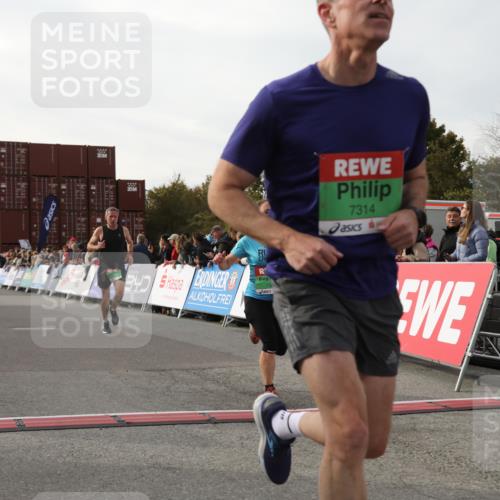 03.10.2025 - Köhlbrandbrückenlauf Yannick Fuchs http://msf.ph/oto/8984180 03.10.2025 16:08:27 Ziel 7314, 7349, 7423, 7594, 7708, 7851, 8279, 8778, 9110 meine-sportfotos.de