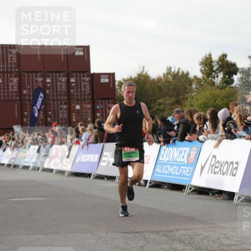 03.10.2025 - Köhlbrandbrückenlauf Yannick Fuchs http://msf.ph/oto/8984182 03.10.2025 16:08:28 Ziel 7314, 7349, 7360, 7423, 7594, 7708, 7851, 8279, 8778, 9110 meine-sportfotos.de