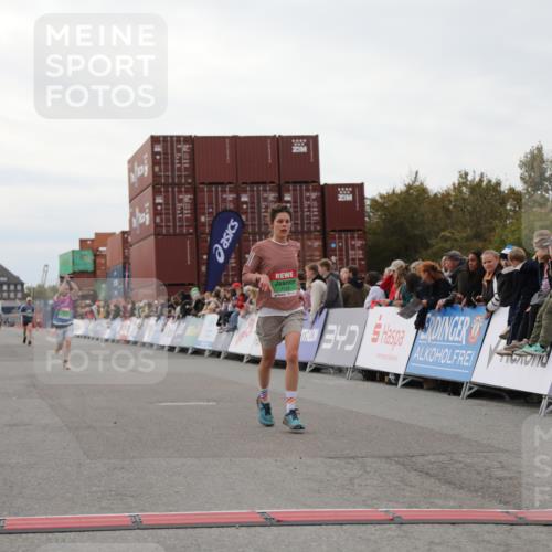 03.10.2025 - Köhlbrandbrückenlauf Yannick Fuchs http://msf.ph/oto/8984183 03.10.2025 15:55:11 Ziel 7040, 7053, 7100, 7898 meine-sportfotos.de