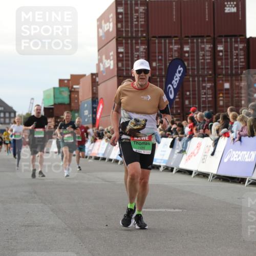 03.10.2025 - Köhlbrandbrückenlauf Yannick Fuchs http://msf.ph/oto/8984192 03.10.2025 16:08:29 Ziel 7314, 7349, 7360, 7423, 7594, 7616, 7708, 7851, 8279, 8778, 9110 meine-sportfotos.de