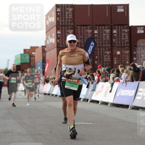 03.10.2025 - Köhlbrandbrückenlauf Yannick Fuchs http://msf.ph/oto/8984193 03.10.2025 16:08:29 Ziel 7314, 7349, 7360, 7423, 7594, 7616, 7708, 7851, 8279, 8778, 9110 meine-sportfotos.de