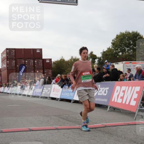 03.10.2025 - Köhlbrandbrückenlauf Yannick Fuchs http://msf.ph/oto/8984196 03.10.2025 15:55:13 Ziel 7053, 7100, 7197, 7898 meine-sportfotos.de