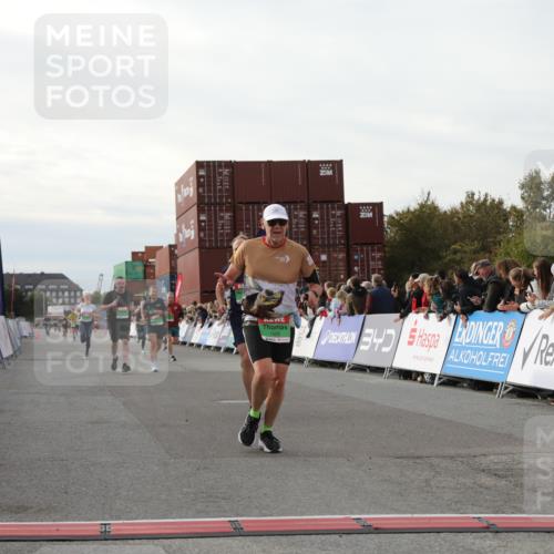 03.10.2025 - Köhlbrandbrückenlauf Yannick Fuchs http://msf.ph/oto/8984197 03.10.2025 16:08:30 Ziel 7314, 7349, 7360, 7423, 7594, 7616, 7708, 7851, 8279, 8778, 9110 meine-sportfotos.de