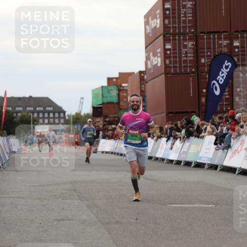 03.10.2025 - Köhlbrandbrückenlauf Yannick Fuchs http://msf.ph/oto/8984200 03.10.2025 15:55:14 Ziel 7053, 7100, 7197 meine-sportfotos.de