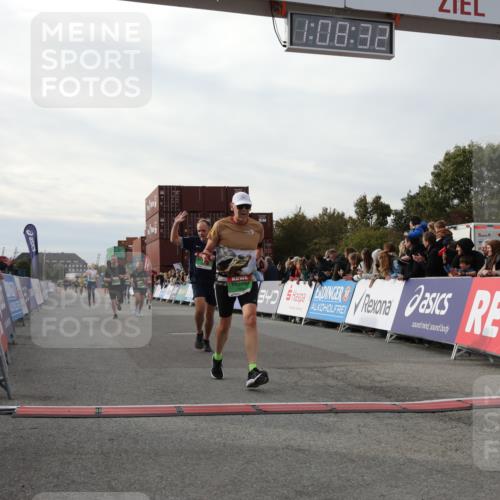 03.10.2025 - Köhlbrandbrückenlauf Yannick Fuchs http://msf.ph/oto/8984202 03.10.2025 16:08:30 Ziel 7314, 7349, 7360, 7423, 7594, 7616, 7708, 7851, 8279, 8778, 9110 meine-sportfotos.de