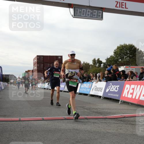 03.10.2025 - Köhlbrandbrückenlauf Yannick Fuchs http://msf.ph/oto/8984208 03.10.2025 16:08:31 Ziel 7349, 7360, 7423, 7594, 7616, 7708, 7851, 8279, 8778, 9110 meine-sportfotos.de