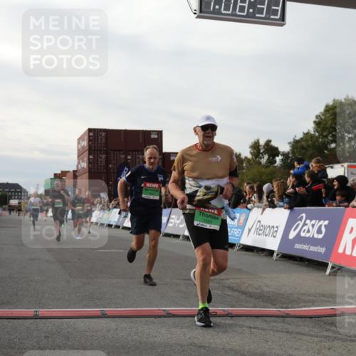 03.10.2025 - Köhlbrandbrückenlauf Yannick Fuchs http://msf.ph/oto/8984210 03.10.2025 16:08:31 Ziel 7349, 7360, 7423, 7594, 7616, 7708, 7851, 8279, 8778, 9110 meine-sportfotos.de