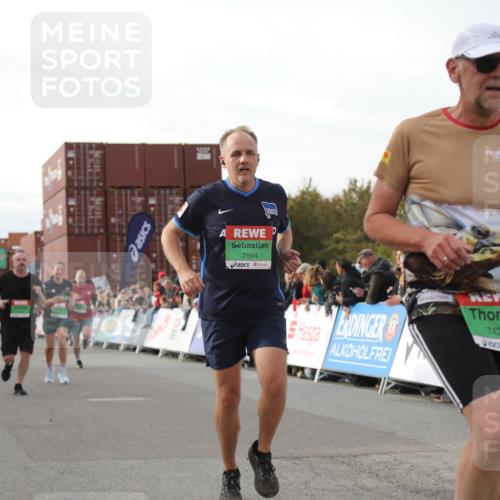 03.10.2025 - Köhlbrandbrückenlauf Yannick Fuchs http://msf.ph/oto/8984214 03.10.2025 16:08:31 Ziel 7349, 7360, 7423, 7594, 7616, 7708, 7851, 8279, 8778, 9110 meine-sportfotos.de