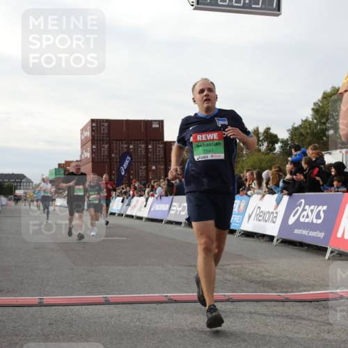 03.10.2025 - Köhlbrandbrückenlauf Yannick Fuchs http://msf.ph/oto/8984219 03.10.2025 16:08:32 Ziel 7339, 7360, 7423, 7594, 7616, 7708, 7851, 8279, 8778, 9110 meine-sportfotos.de