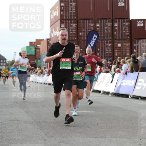 03.10.2025 - Köhlbrandbrückenlauf Yannick Fuchs http://msf.ph/oto/8984223 03.10.2025 16:08:33 Ziel 7339, 7360, 7423, 7594, 7616, 7708, 7851, 8279, 8778, 9110 meine-sportfotos.de