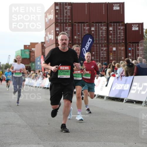 03.10.2025 - Köhlbrandbrückenlauf Yannick Fuchs http://msf.ph/oto/8984225 03.10.2025 16:08:33 Ziel 7339, 7360, 7423, 7594, 7616, 7708, 7851, 8279, 8778, 9110 meine-sportfotos.de