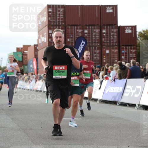03.10.2025 - Köhlbrandbrückenlauf Yannick Fuchs http://msf.ph/oto/8984227 03.10.2025 16:08:33 Ziel 7339, 7360, 7423, 7594, 7616, 7708, 7851, 8279, 8778, 9110 meine-sportfotos.de