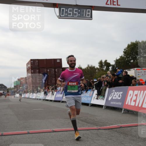 03.10.2025 - Köhlbrandbrückenlauf Yannick Fuchs http://msf.ph/oto/8984228 03.10.2025 15:55:16 Ziel 7053, 7100, 7197 meine-sportfotos.de