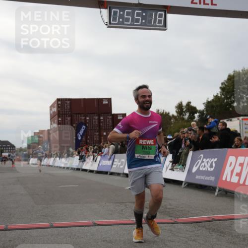 03.10.2025 - Köhlbrandbrückenlauf Yannick Fuchs http://msf.ph/oto/8984230 03.10.2025 15:55:16 Ziel 7053, 7100, 7197 meine-sportfotos.de
