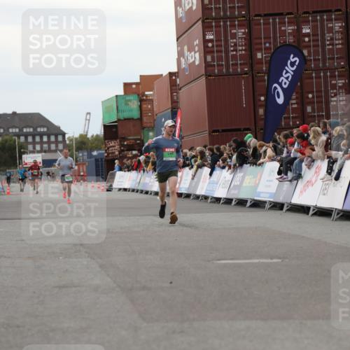 03.10.2025 - Köhlbrandbrückenlauf Yannick Fuchs http://msf.ph/oto/8984233 03.10.2025 15:55:17 Ziel 7053, 7197 meine-sportfotos.de