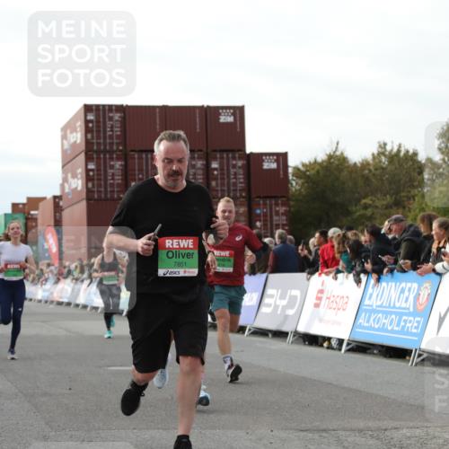 03.10.2025 - Köhlbrandbrückenlauf Yannick Fuchs http://msf.ph/oto/8984234 03.10.2025 16:08:33 Ziel 7339, 7360, 7423, 7594, 7616, 7708, 7851, 8279, 8778, 9110 meine-sportfotos.de