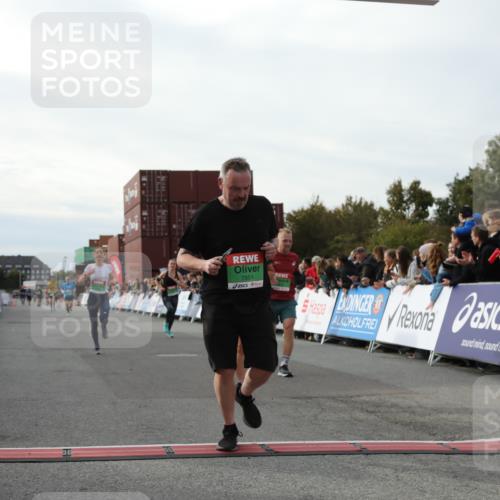 03.10.2025 - Köhlbrandbrückenlauf Yannick Fuchs http://msf.ph/oto/8984237 03.10.2025 16:08:34 Ziel 7283, 7339, 7360, 7423, 7594, 7616, 7708, 7851, 8279, 8778 meine-sportfotos.de