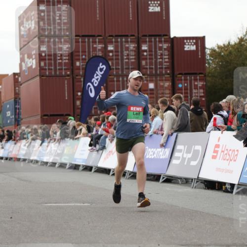 03.10.2025 - Köhlbrandbrückenlauf Yannick Fuchs http://msf.ph/oto/8984239 03.10.2025 15:55:20 Ziel 7197, 8993 meine-sportfotos.de