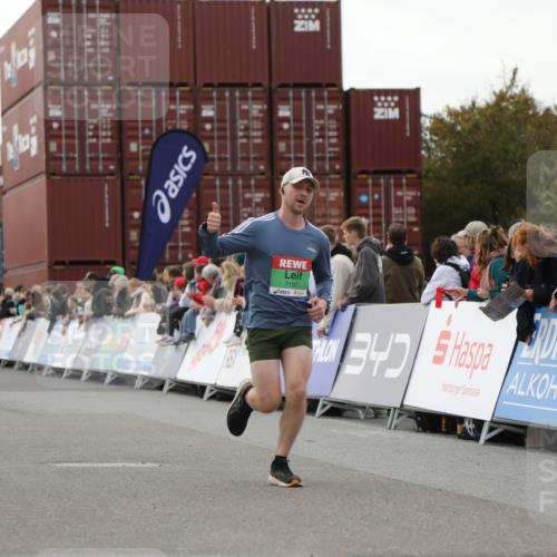 03.10.2025 - Köhlbrandbrückenlauf Yannick Fuchs http://msf.ph/oto/8984241 03.10.2025 15:55:20 Ziel 7197, 8993 meine-sportfotos.de