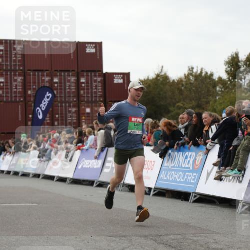 03.10.2025 - Köhlbrandbrückenlauf Yannick Fuchs http://msf.ph/oto/8984245 03.10.2025 15:55:20 Ziel 7197, 8993 meine-sportfotos.de