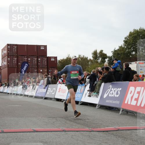 03.10.2025 - Köhlbrandbrückenlauf Yannick Fuchs http://msf.ph/oto/8984247 03.10.2025 15:55:21 Ziel 7197, 8993 meine-sportfotos.de