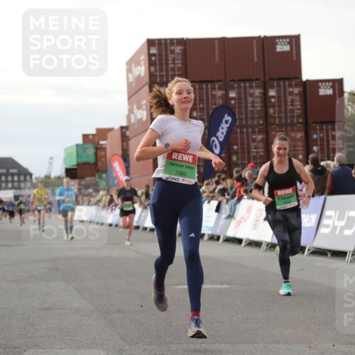 03.10.2025 - Köhlbrandbrückenlauf Yannick Fuchs http://msf.ph/oto/8984248 03.10.2025 16:08:35 Ziel 7283, 7339, 7360, 7594, 7616, 7708, 7851, 8279, 8778 meine-sportfotos.de