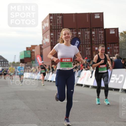 03.10.2025 - Köhlbrandbrückenlauf Yannick Fuchs http://msf.ph/oto/8984249 03.10.2025 16:08:36 Ziel 7283, 7339, 7360, 7616, 7708, 7851, 8279, 8778 meine-sportfotos.de