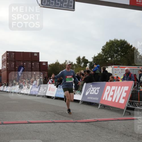 03.10.2025 - Köhlbrandbrückenlauf Yannick Fuchs http://msf.ph/oto/8984250 03.10.2025 15:55:21 Ziel 7197, 8993 meine-sportfotos.de