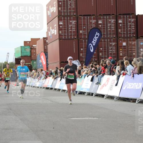 03.10.2025 - Köhlbrandbrückenlauf Yannick Fuchs http://msf.ph/oto/8984255 03.10.2025 16:08:37 Ziel 7283, 7339, 7360, 7616, 7708, 7851, 8279, 8778 meine-sportfotos.de