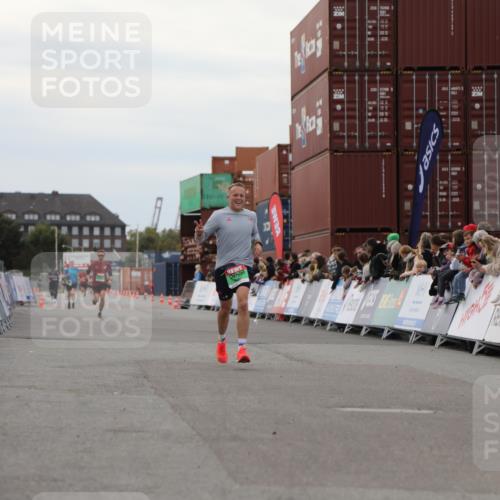 03.10.2025 - Köhlbrandbrückenlauf Yannick Fuchs http://msf.ph/oto/8984259 03.10.2025 15:55:23 Ziel 7197, 8993 meine-sportfotos.de