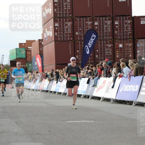 03.10.2025 - Köhlbrandbrückenlauf Yannick Fuchs http://msf.ph/oto/8984260 03.10.2025 16:08:37 Ziel 7283, 7339, 7360, 7616, 7708, 7851, 8279, 8778 meine-sportfotos.de