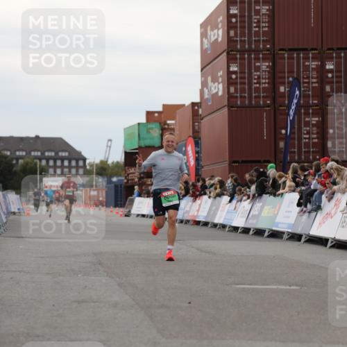 03.10.2025 - Köhlbrandbrückenlauf Yannick Fuchs http://msf.ph/oto/8984261 03.10.2025 15:55:23 Ziel 7197, 8993 meine-sportfotos.de