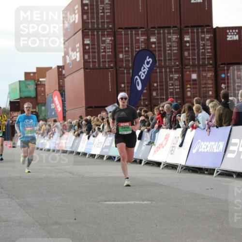 03.10.2025 - Köhlbrandbrückenlauf Yannick Fuchs http://msf.ph/oto/8984262 03.10.2025 16:08:38 Ziel 7283, 7339, 7360, 7616, 7708, 8279, 8778, 8846 meine-sportfotos.de