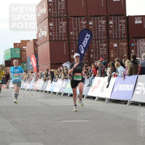 03.10.2025 - Köhlbrandbrückenlauf Yannick Fuchs http://msf.ph/oto/8984263 03.10.2025 16:08:38 Ziel 7283, 7339, 7360, 7616, 7708, 8279, 8778, 8846 meine-sportfotos.de