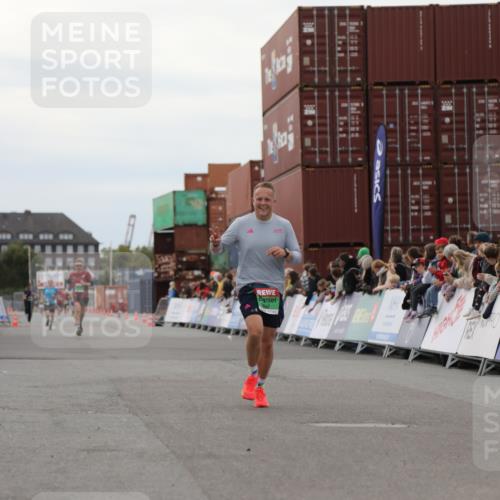 03.10.2025 - Köhlbrandbrückenlauf Yannick Fuchs http://msf.ph/oto/8984264 03.10.2025 15:55:24 Ziel 7197, 8993 meine-sportfotos.de