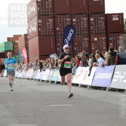 03.10.2025 - Köhlbrandbrückenlauf Yannick Fuchs http://msf.ph/oto/8984265 03.10.2025 16:08:38 Ziel 7283, 7339, 7360, 7616, 7708, 8279, 8778, 8846 meine-sportfotos.de