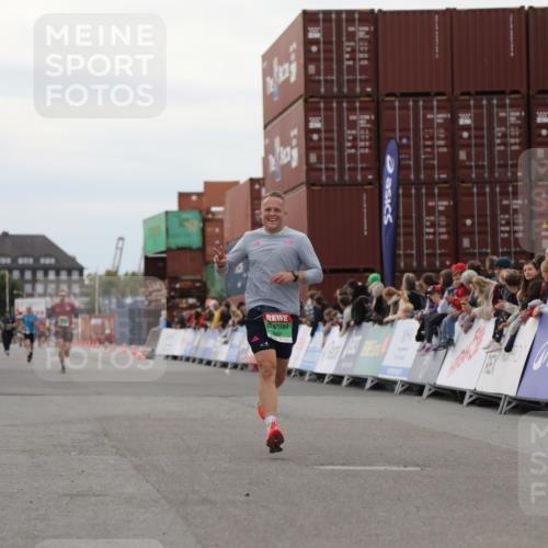 03.10.2025 - Köhlbrandbrückenlauf Yannick Fuchs http://msf.ph/oto/8984266 03.10.2025 15:55:24 Ziel 7197, 8993 meine-sportfotos.de