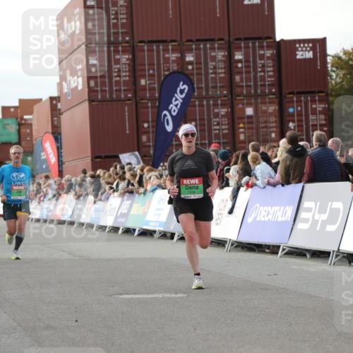 03.10.2025 - Köhlbrandbrückenlauf Yannick Fuchs http://msf.ph/oto/8984267 03.10.2025 16:08:38 Ziel 7283, 7339, 7360, 7616, 7708, 8279, 8778, 8846 meine-sportfotos.de