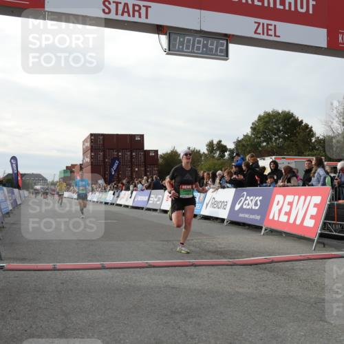 03.10.2025 - Köhlbrandbrückenlauf Yannick Fuchs http://msf.ph/oto/8984284 03.10.2025 16:08:40 Ziel 7283, 7339, 7360, 7616, 8846 meine-sportfotos.de
