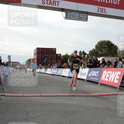 03.10.2025 - Köhlbrandbrückenlauf Yannick Fuchs http://msf.ph/oto/8984285 03.10.2025 16:08:40 Ziel 7283, 7339, 7360, 7616, 8846 meine-sportfotos.de