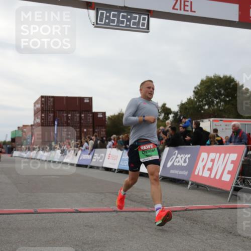 03.10.2025 - Köhlbrandbrückenlauf Yannick Fuchs http://msf.ph/oto/8984286 03.10.2025 15:55:27 Ziel 7030, 8993 meine-sportfotos.de