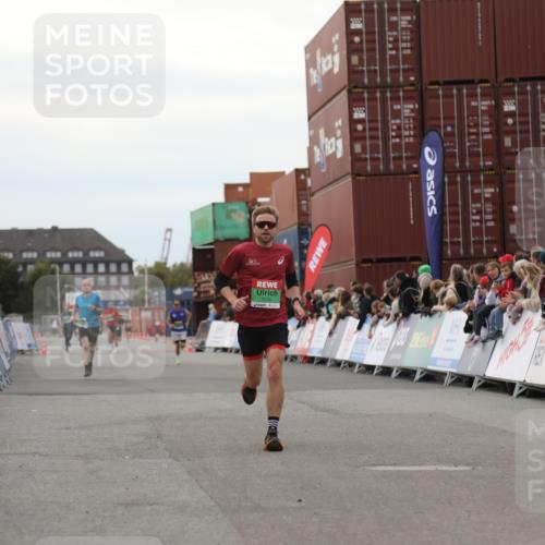03.10.2025 - Köhlbrandbrückenlauf Yannick Fuchs http://msf.ph/oto/8984291 03.10.2025 15:55:32 Ziel 7030, 7067, 7575 meine-sportfotos.de