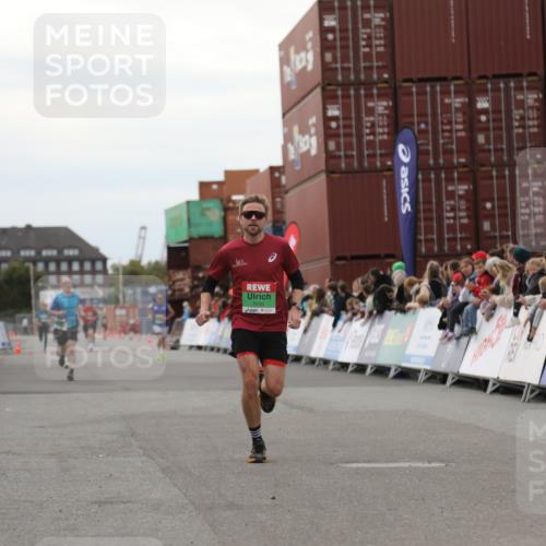 03.10.2025 - Köhlbrandbrückenlauf Yannick Fuchs http://msf.ph/oto/8984293 03.10.2025 15:55:32 Ziel 7030, 7067, 7575 meine-sportfotos.de