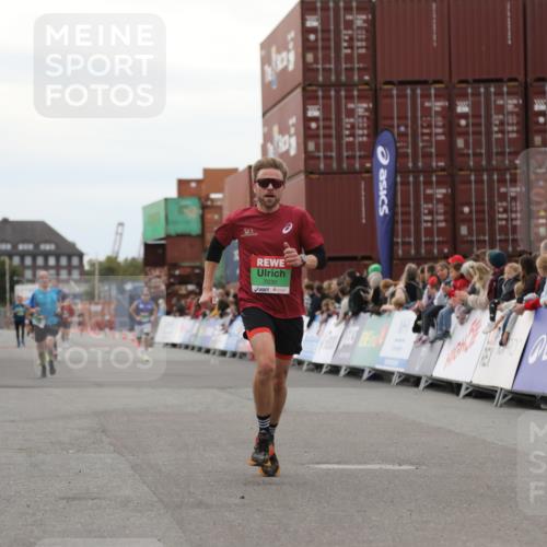 03.10.2025 - Köhlbrandbrückenlauf Yannick Fuchs http://msf.ph/oto/8984296 03.10.2025 15:55:33 Ziel 7030, 7067, 7575 meine-sportfotos.de