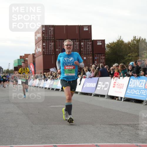 03.10.2025 - Köhlbrandbrückenlauf Yannick Fuchs http://msf.ph/oto/8984297 03.10.2025 16:08:42 Ziel 7283, 7339, 8846 meine-sportfotos.de