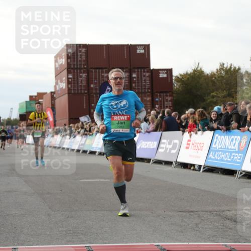 03.10.2025 - Köhlbrandbrückenlauf Yannick Fuchs http://msf.ph/oto/8984299 03.10.2025 16:08:42 Ziel 7283, 7339, 8846 meine-sportfotos.de