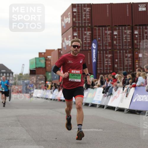 03.10.2025 - Köhlbrandbrückenlauf Yannick Fuchs http://msf.ph/oto/8984300 03.10.2025 15:55:33 Ziel 7030, 7067, 7575 meine-sportfotos.de
