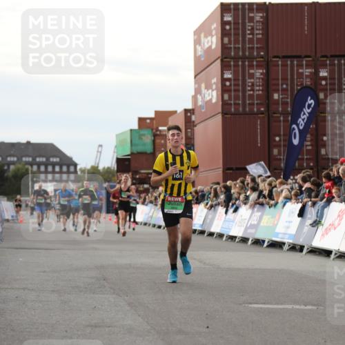 03.10.2025 - Köhlbrandbrückenlauf Yannick Fuchs http://msf.ph/oto/8984303 03.10.2025 16:08:43 Ziel 7191, 7283, 7339, 8846 meine-sportfotos.de