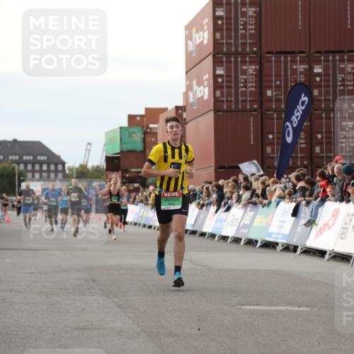 03.10.2025 - Köhlbrandbrückenlauf Yannick Fuchs http://msf.ph/oto/8984304 03.10.2025 16:08:43 Ziel 7191, 7283, 7339, 8846 meine-sportfotos.de