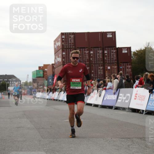 03.10.2025 - Köhlbrandbrückenlauf Yannick Fuchs http://msf.ph/oto/8984306 03.10.2025 15:55:34 Ziel 7030, 7067, 7575, 8594, 8942 meine-sportfotos.de